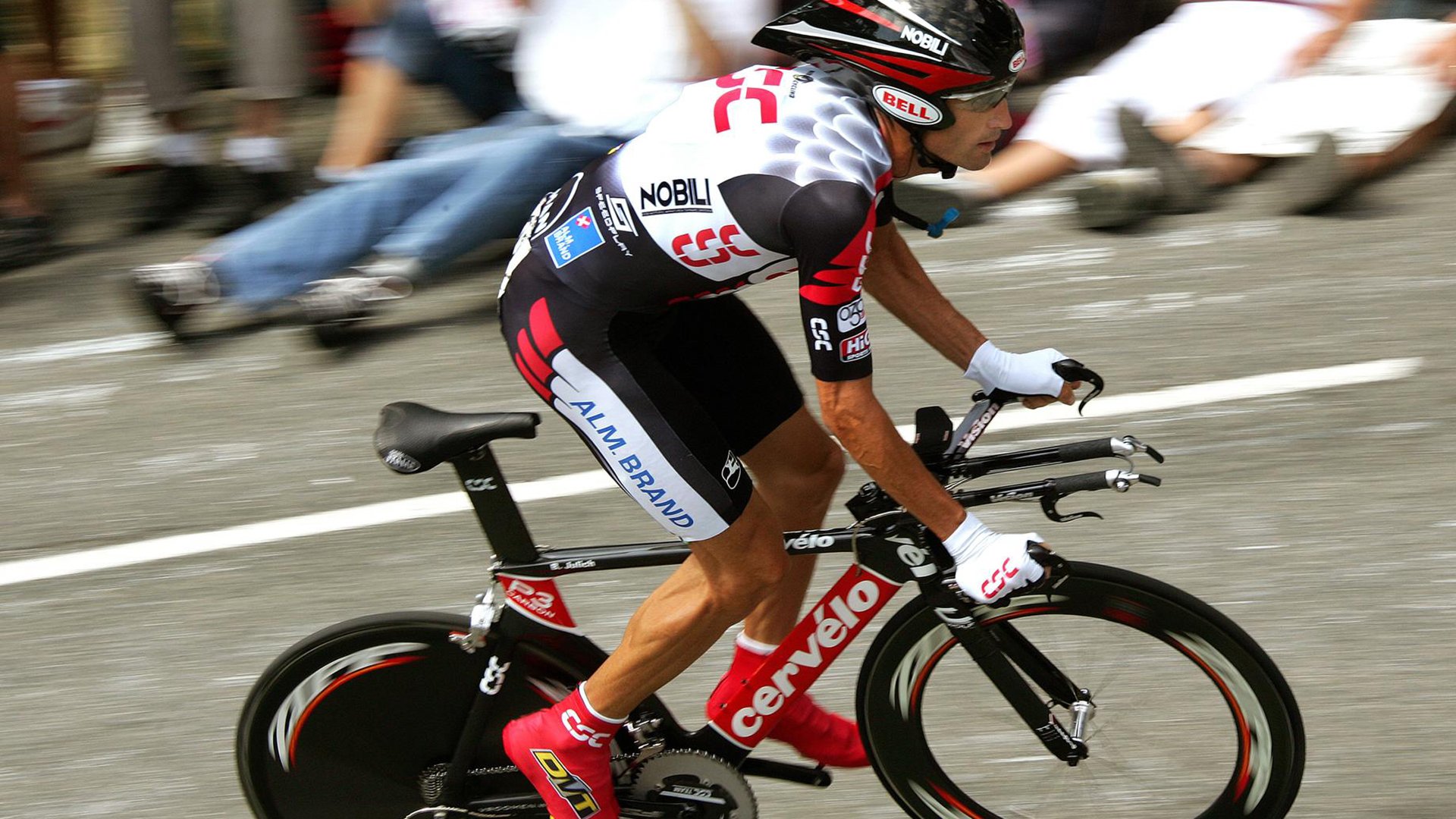 kaiyun.com-特色篮球慢跑赛在城市公园掀起热潮，倡导健康生活方式，篮球专项跑篮视频